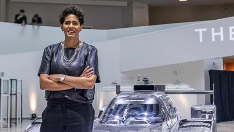 Julie Mehretut kérték fel a huszadik BMW Art Car megtervezésére
