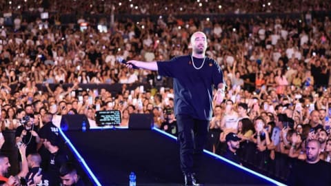 Omer Adam, aki hisz a zene gyógyító és összekötő erejében