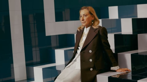 Kevés brand tudja úgy ötvözni a luxust a gondolatisággal, mint a Prada