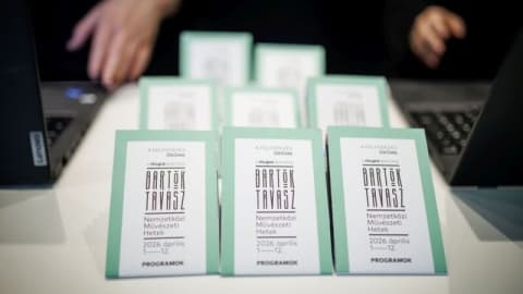 Kortárs és klasszikus, könnyű- és világzene párbeszéde