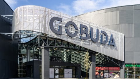 Kultfilmekkel és koncertfilmekkel nyílik meg Óbudán Budapest legújabb mozija