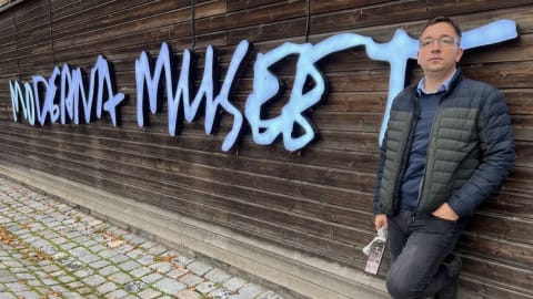 A pincéből a tündöklésbe száz évet várva