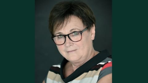 Itt nem csak a báb, de a színház műfaját is megszereti a néző
