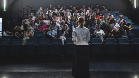 Új helyszínen nyitotta meg évadát a Radnóti