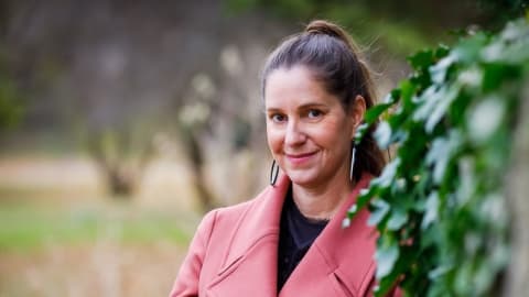 Kortársak párbeszéde a Mabelle-ben