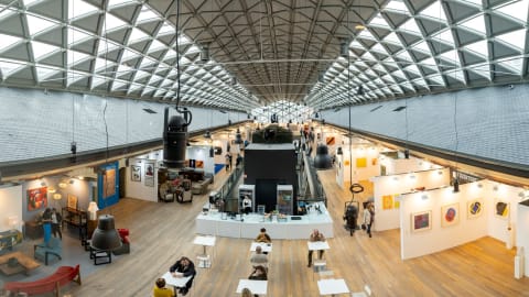 Több százmillió forint értékű műkincset nyel el a Bálna