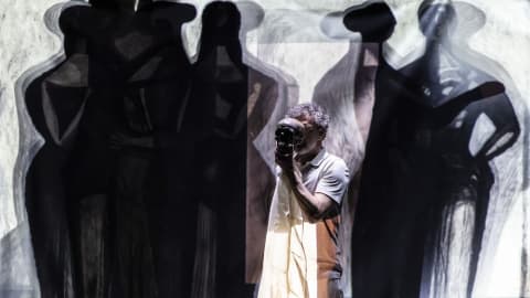 Dél-koreai, ukrán és közép-európai táncművészek a budapesti Bethlen Téri Színházban