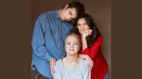 Tarolt Mayer Bernadette első mozifilmje, a Mommy Blue Pekingben