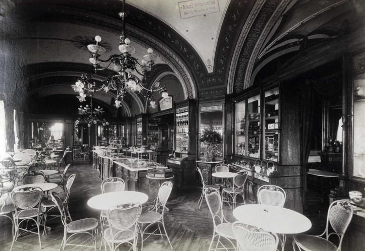 Vörösmarty (Gizella) tér, Gerbeaud cukrászda. A felvétel 1890 után készült (forrás: Fortepan / Budapest Főváros Levéltára / Klösz György fényképei)