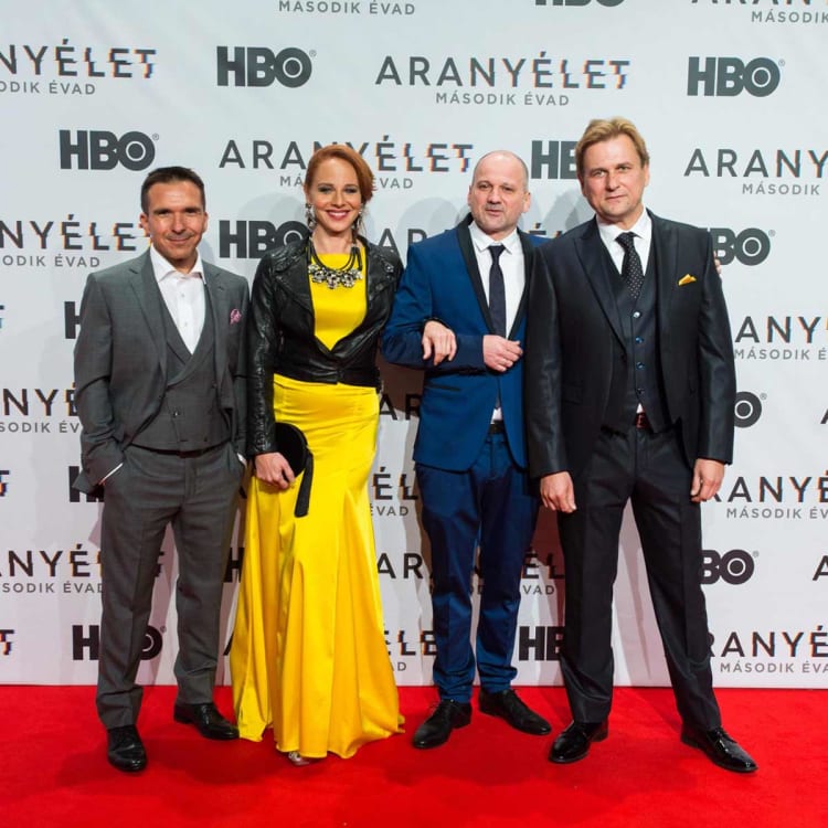Végh Zsolt, Ónodi Eszter, Thuróczy Szabolcs és Anger Zsolt a vörös szőnyegen, az Aranyélet 2. bemutatóján (forrás: Ónodi Eszter Facebook-oldala)