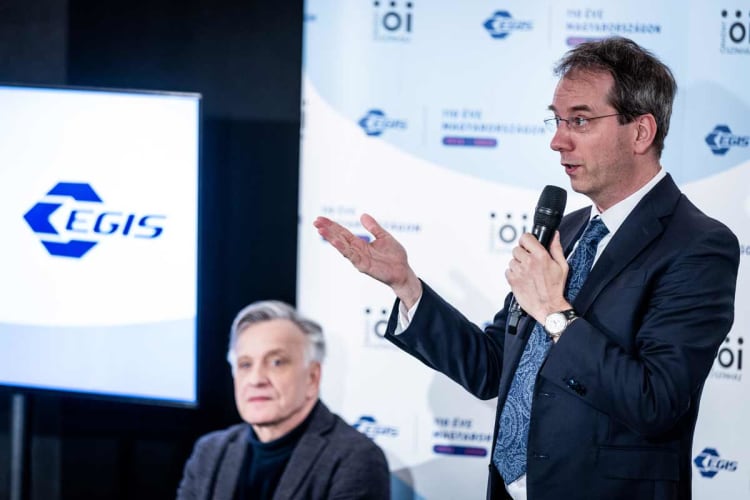 Mácsai Pál és Poroszlai Csaba (forrás: az Egis Gyógyszergyár Zrt. Facebook-oldala)