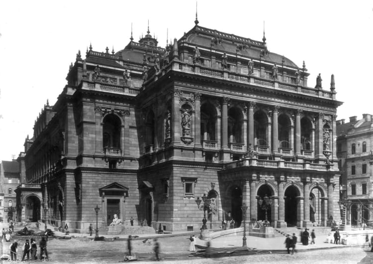 Andrássy út, the building of the Hungarian State Opera House (Ybl Miklós, 1884.). The photo was made around 1890 (source: Fortepan / Fortepan)