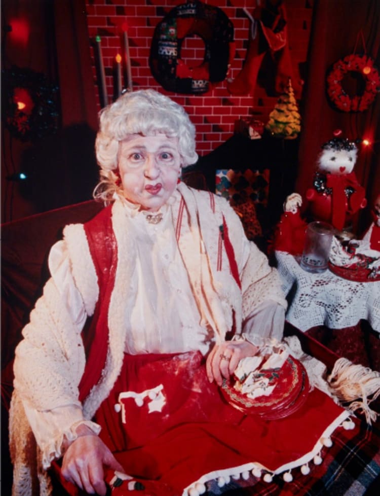 Cindy Sherman: Untitled (Mrs. Claus) , 1990 (forrás: artnet.com)