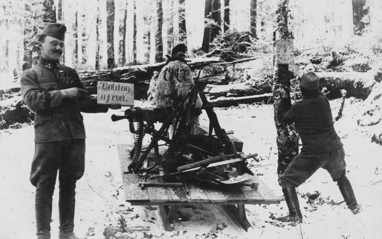 Katonák a fronton, az első világháborúban, 1917-ben (forrás: Fortepan / Jankó Attila)