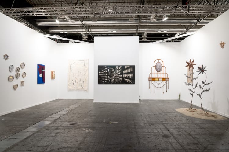  A Molnár Ani Galéria standja az ARCO Madridon 2025-ben, Wirth Abigail, Sonia Navarro, Radenko Milak, Kortmann-Járay Katalin és Mendreczky Karina műveivel  (fotó: Andrés Valentín Gamazo)