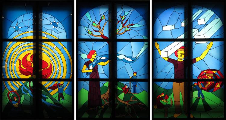 Kaszás Tamás (Loránt Anikó közreműködésével): A színek a fény tettei, 2007-2016, színes üvegkép (Tiffany), 190 x 110 cm (egyenként) (a Centre Pompidou gyűjteményében, forrás: Kaszás Tamás)