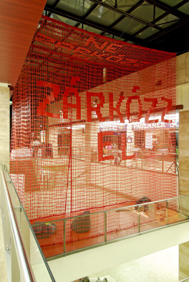 Park Galéria, MOM Park, 2010, Benczúr Emese Ne zárkózz el című kiállítása, akivel azóta is együttműködik a galéria, kurátor: Molnár Ani (forrás: Molnár Ani Galéria)