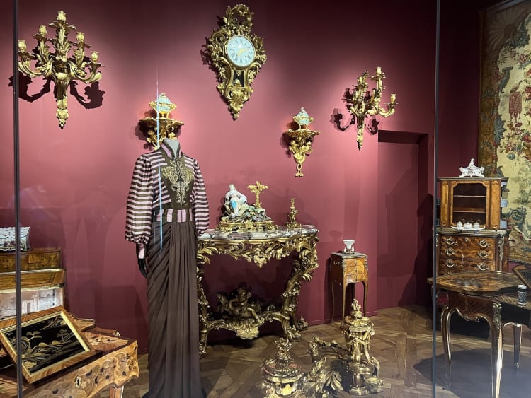 Karl Lagerferd tervezte ruha a Chloé 1972-1973-as őszi/téli kollekciójából