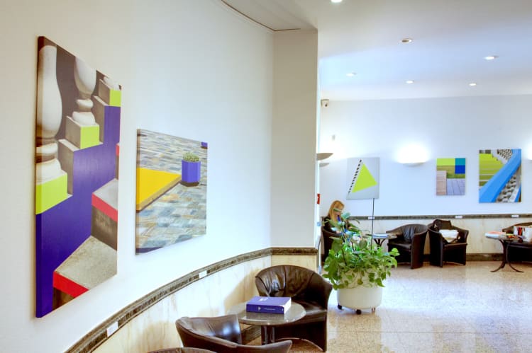 Valkó Dávid alkotásai az ügyvédi irodában (forrás: Valkó Dávid)