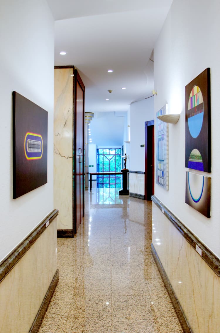 Valkó Dávid alkotásai az ügyvédi irodában (forrás: Valkó Dávid)