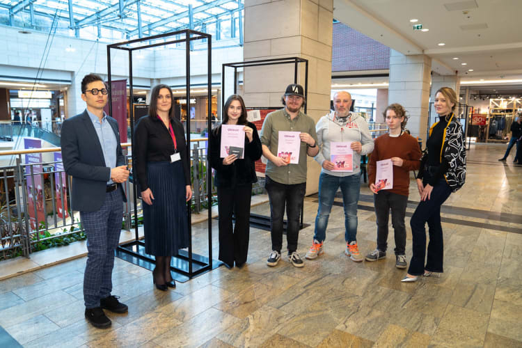 A Westend 2024-es logópályázatának dobogós helyezettjei és a zsűri (forrás: Westend)