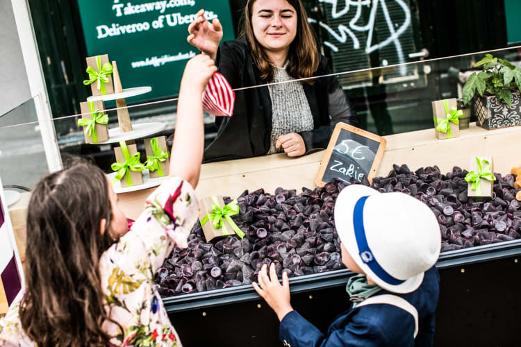 A Gentse neus minden korosztály körében népszerű (fotó / forrás: Bas Bogaerts / Visit Gent)