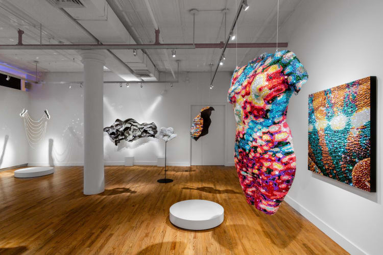 Részlet Young Joon Kwak RESISTERHOOD című tárlatából (fotó / forrás: Daniel Terna / Leslie Lohman Museum)