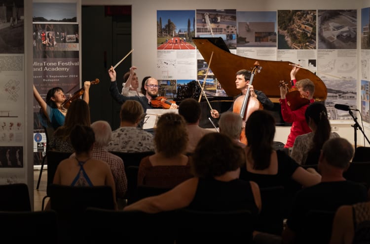 Koncert a 2024-es MiraTone fesztiválon a FUGA Budapesti Építészeti Központban (fotó: Takács Eszter)