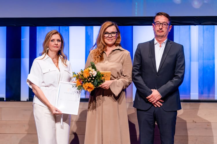 Ludvig Orsolya Stefanie, Borbás Marcsi és Köbli Gyula a díjátadón