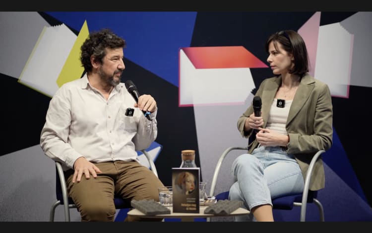 Szolláth Dáviddal a Rohadjon meg az összes könyvbemutatóján a 2024-es Őszi Margón (forrás: YouTube)
