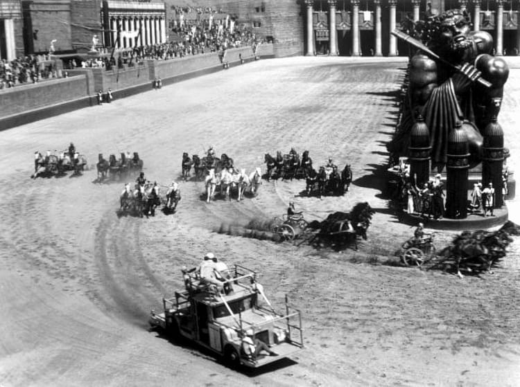 A Ben-Hur híres kocsiversenyének forgatása a Cinecittàban (forrás: The American Society of Cinematographers)