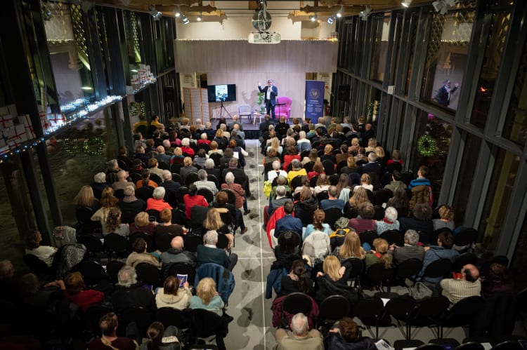 Bősze Ádám előadást tart (forrás: Haydneum)