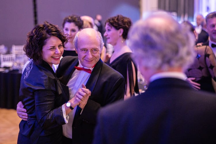 Erdődy Orsolya és Fischer Iván a 2024-es adománygyűjtő bálon (forrás: Budapesti Fesztiválzenekar)