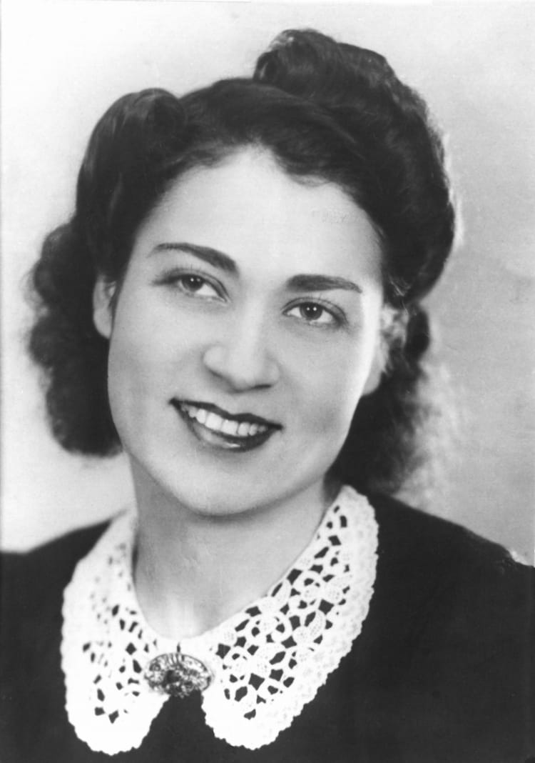 Az 1978-as kiadás címlapképe, Galló Olga 1944 februárjában (forrás: Fullajtár Andrea)