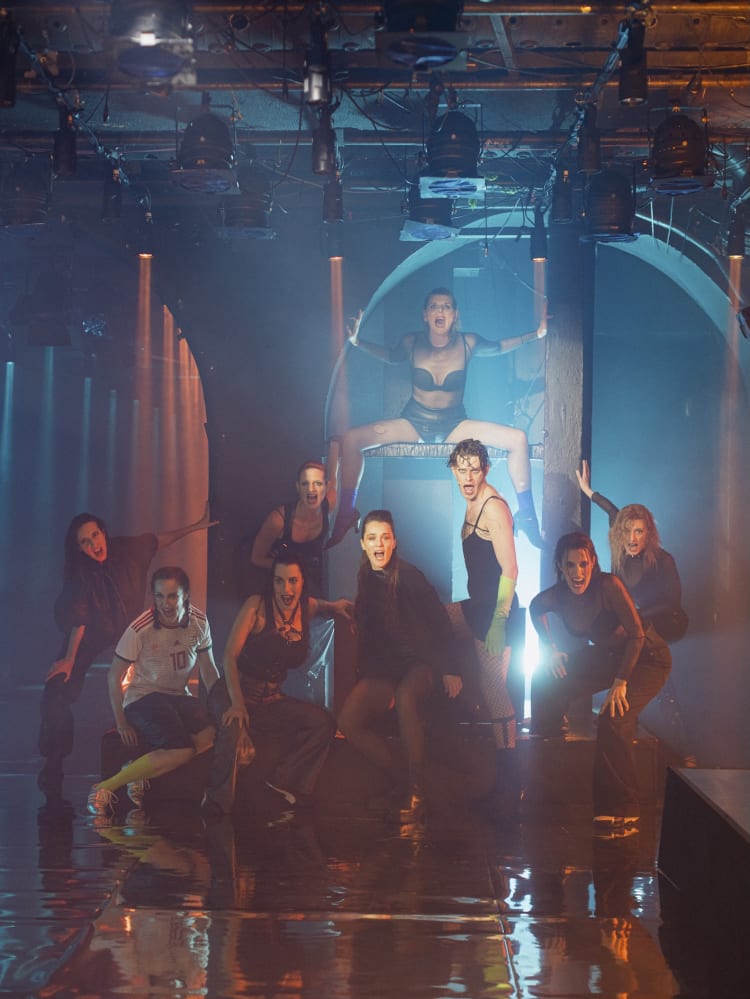 Jelenet a 2025 decemberében bemutatott Chicago című darabból (forrás: Katona József Színház)