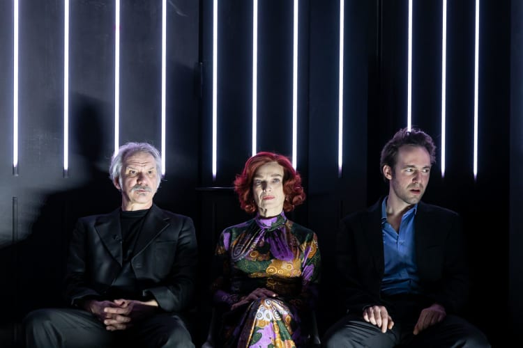 László Zsolt, Kováts Adél és Porogi Ádám A vége című darabban (forrás: eSzínház)