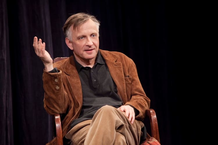 Mácsai Pál az Azt meséld el, Pista! című darabban (forrás: eSzínház)