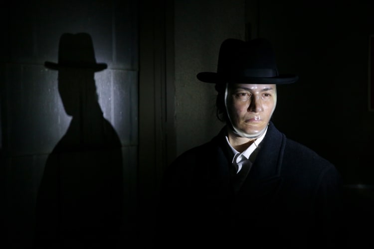 Lotz Katalin A nehéz csomag című darabban