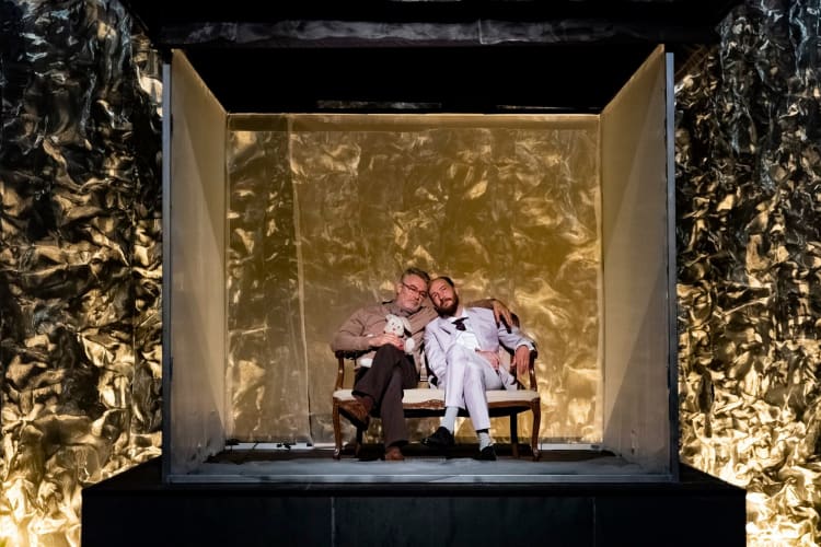 Terhes Sándor és Hajduk Károly a Menedék című darabban (forrás: TÁP Színház)