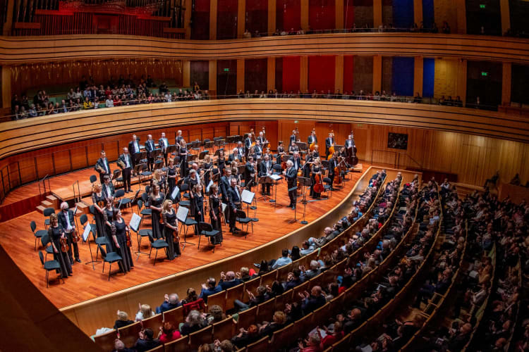 A MÁV Szimfonikusok és Kovács János karmester (fotó: Steirer Máté)