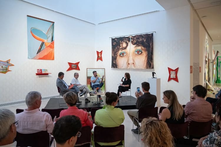 Az első Esterházy Vibe pódiumbeszélgetés. Ottrubay Istvánnal, az Esterházy Alapítványok vezetőjével, Margócsy István irodalomtörténész-kritikussal, az Esterházy Irodalmi Díj zsűritagjával és Rieder Gábor kurátorral, az Esterházy Art Award zsűritagjával Winkler Nóra beszélgetett a Ludwig Múzeumban (forrás: Esterházy Magyarország Alapítvány)