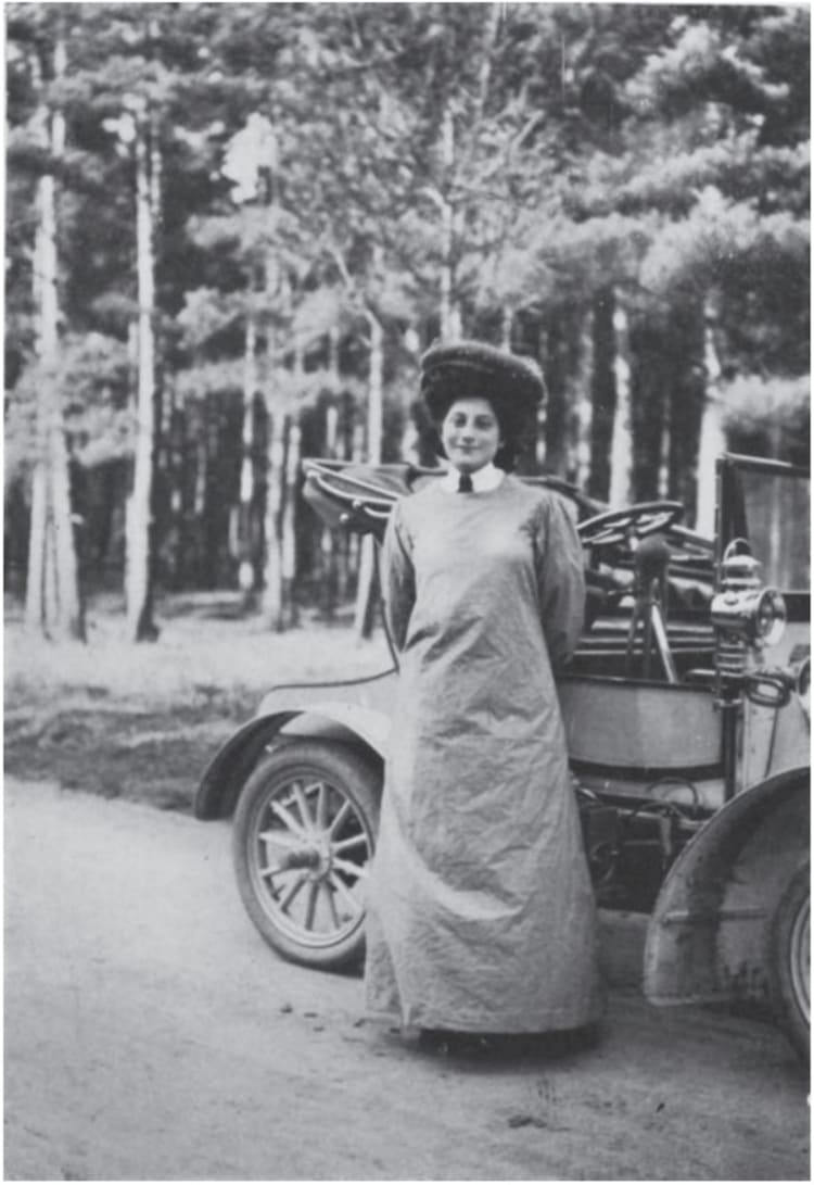 Dorothy Levitt 1909-ben (forrás: Wikimedia Commons)