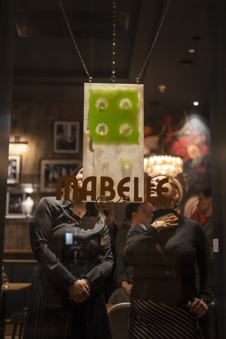 A Dominóhatás-sorozat egyik darabja a Mabelle Caféban (fotó: Török Dániel)