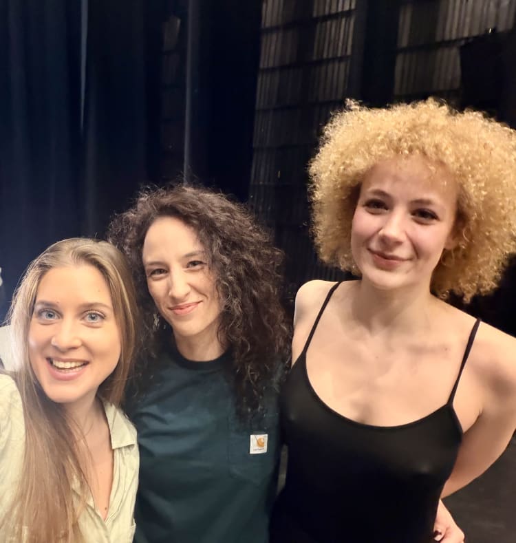 Baumgartner Krisztina, Vasas Erika és Lőrincz Emma a próbán (fotó: Vasas Erika)