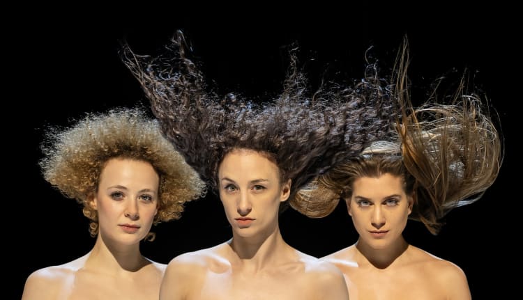 A SALEM szereplői: Lőrincz Emma, Vasas Erika és Baumgartner Krisztina (fotó: Hirling Bálint)