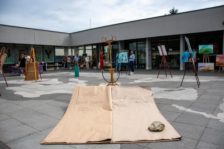 Az Ulysses udvar Szombathelyen, 2025-ben (forrás: a Bloomsday Szombathely Facebook-oldala)