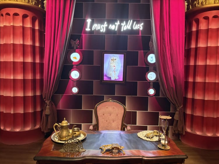 Részlet a kiállításból: Dolores Umbridge dolgozószobája 