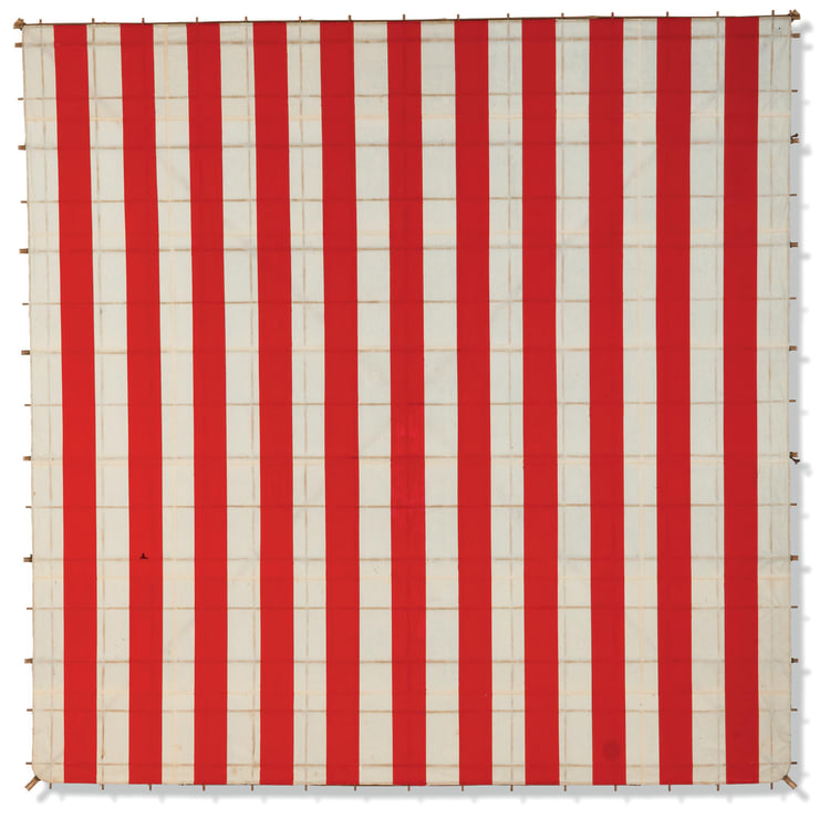 Daniel Buren: Cím nélkül (sárkány), 1987, a kiállításra kölcsönzött tárgy a JK Art Foundationtől (forrás: Het Noordbrabants Museum) 