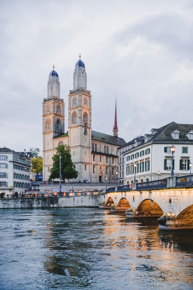 A Grossmünster református templom (forrás: Unsplash)