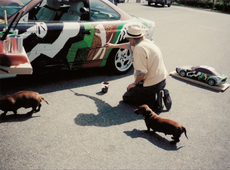 David Hockney dolgozik a tizennegyedik Art Caron (forrás: BMW)